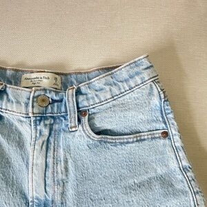 Abercrombie & Fitch High Rise Dad Short - 26 - Light